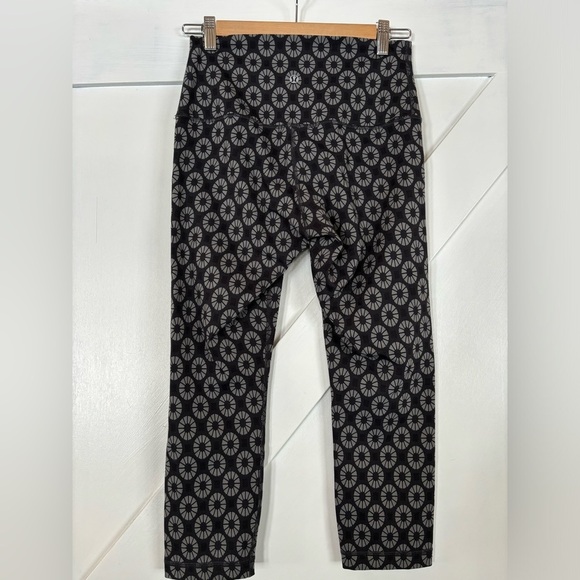 Lululemon Wunder Under Crop 2 - circle geo slate - Picture 3 of 3